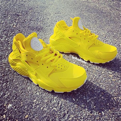 nike huarache blue and yellow.